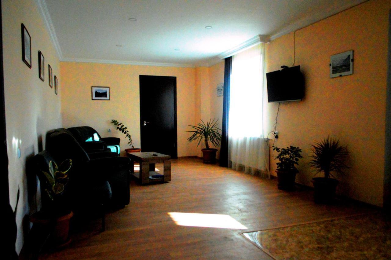 Guest House Qubi คัซเบกี ภายนอก รูปภาพ